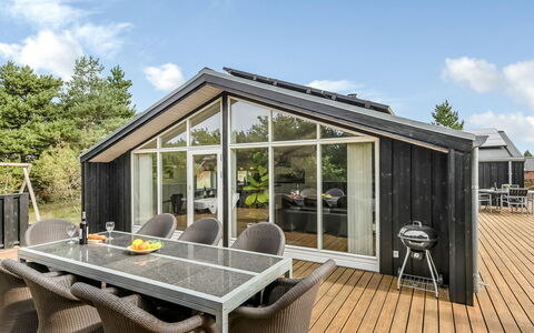 Lav - 3.8Km from the Sea: Toit, Maison, Zone Résidentielle, Domicile, Biens, Chalet, Conception