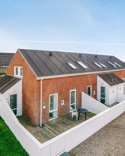 Ginger - 2.3Km from the Sea