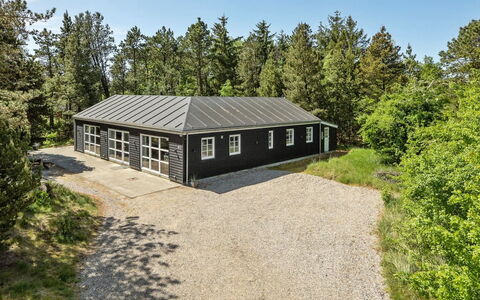 Svanborg - 3.7Km from the Sea: Toit, Maison, Lot Terre, Domicile, Chalet, Biens, Batiments Jardin, Ombre, Cabane En Rondins, Aménagement Paysager