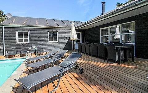 Svanborg - 3.7Km from the Sea: Toit, Maison, Lot Terre, Domicile, Chalet, Biens, Batiments Jardin, Ombre, Cabane En Rondins, Aménagement Paysager