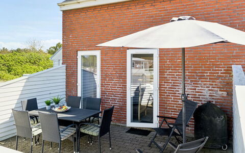 Gaëlle - 2.3Km from the Sea: Bâtiment, Maison, Fenêtre, Domicile, Toit, Zone Résidentielle, Arbuste, Chalet, Lot Terre