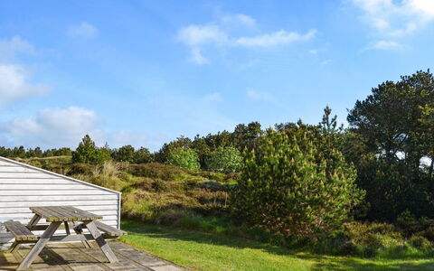 Edeltraud - 2.3Km from the Sea: Toit, Maison, Lot Terre, Domicile, Chalet, Biens, Batiments Jardin, Ombre, Cabane En Rondins, Aménagement Paysager