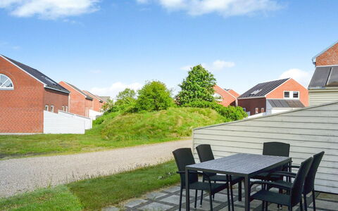 Edeltraud - 2.3Km from the Sea: Toit, Maison, Lot Terre, Domicile, Chalet, Biens, Batiments Jardin, Ombre, Cabane En Rondins, Aménagement Paysager