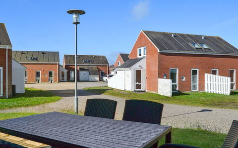 Edeltraud - 2.3Km from the Sea: Toit, Maison, Lot Terre, Domicile, Chalet, Biens, Batiments Jardin, Ombre, Cabane En Rondins, Aménagement Paysager