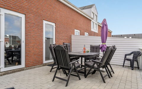 Mariam - 2.3Km from the Sea: Toit, Maison, Lot Terre, Domicile, Chalet, Biens, Batiments Jardin, Ombre, Cabane En Rondins, Aménagement Paysager