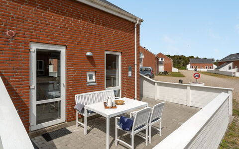 Mariam - 2.3Km from the Sea: Toit, Maison, Lot Terre, Domicile, Chalet, Biens, Batiments Jardin, Ombre, Cabane En Rondins, Aménagement Paysager