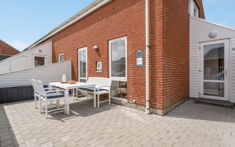 Mariam - 2.3Km from the Sea: Toit, Maison, Lot Terre, Domicile, Chalet, Biens, Batiments Jardin, Ombre, Cabane En Rondins, Aménagement Paysager