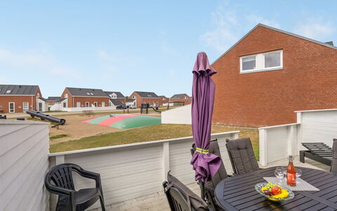 Mariam - 2.3Km from the Sea: Toit, Maison, Lot Terre, Domicile, Chalet, Biens, Batiments Jardin, Ombre, Cabane En Rondins, Aménagement Paysager