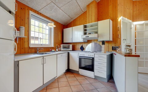 Mariette - 3.1Km from the Sea: Cuisine, Appareil De Cuisine, Comptoir, Principaux Appliance, Sol, Bois, Design Intérieur, Plafond, Sol, Cabinetry