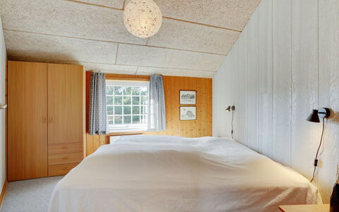 Mariette - 3.1Km from the Sea: Bois, Sol, Plafond, Design Intérieur, Sol, Chambre, Éclairage, Lit, Meubles, Pièce