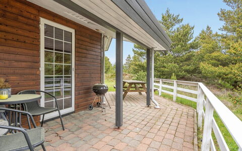 Mariette - 3.1Km from the Sea: Bois, Porche, Chalet, Meubles, Domicile, Siding, Porte, Lot Terre, Dur, Tache De Bois