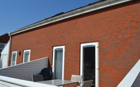 Arna - 2.3Km from the Sea: Bâtiment, Maison, Fenêtre, Domicile, Toit, Zone Résidentielle, Arbuste, Chalet, Lot Terre