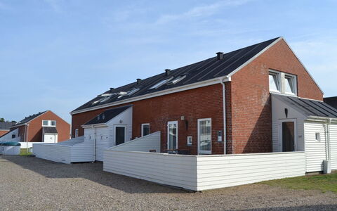 Arna - 2.3Km from the Sea: Bâtiment, Maison, Fenêtre, Domicile, Toit, Zone Résidentielle, Arbuste, Chalet, Lot Terre