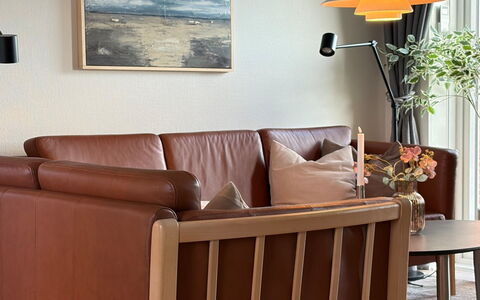 Adils - 2.5Km from the Sea: Bois, Design Intérieur, Marron, Meubles, Tache De Bois, Dur, Vernis, Conception, Contre-Plaqué, Salon