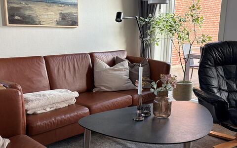 Adils - 2.5Km from the Sea: Meubles, Canapé, Salon, Design Intérieur, Domicile, Sol, Sol, Parquet