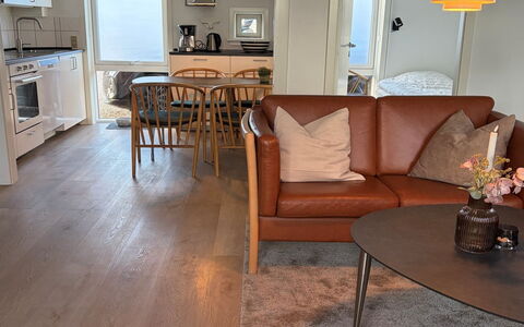 Adils - 2.5Km from the Sea: Meubles, Sol, Sol, Design Intérieur, Parquet, Bois, Revêtement De Sol Stratifié, Domicile, Salon, Chaise