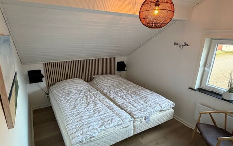 Adils - 2.5Km from the Sea: Chambre, Bois, Lit, Design Intérieur, Meubles, Sol, Sol, Literie, Drap De Lit, Plafond