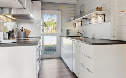 Herborg - 1Km from the Sea: Bois, Cuisine, Sol, Comptoir, Principaux Appliance, Parquet, Appareil De Cuisine, Sol, Domicile, Cabinetry