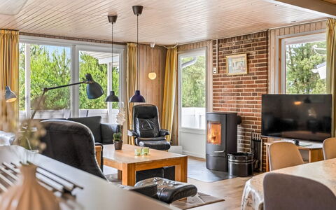 Gabriela - 1Km from the Sea: Meubles, Bois, Design Intérieur, Salon, Canapé, Plafond, Sol, Domicile, Chaise, Sol