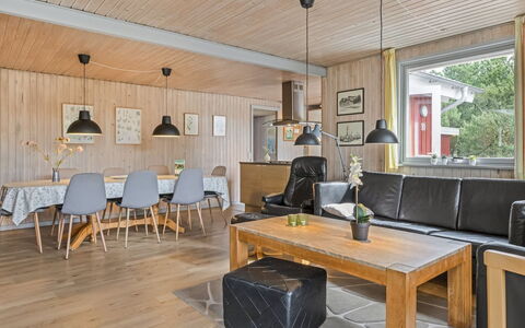 Gabriela - 1Km from the Sea: Bois, Sol, Meubles, Design Intérieur, Plafond, Domicile, Sol, Salon, Canapé, Parquet