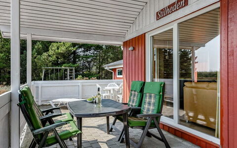 Gabriela - 1Km from the Sea: Bois, Meubles, Sol, Sol, Porte, Domicile, Tache De Bois, Chaise, Porche, Dur