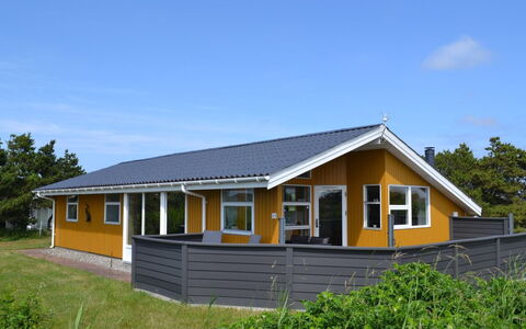 Elsbeth - 500M from the Sea: Toit, Maison, Domicile, Chalet, Siding, Lot Terre, Ombre, Porche, Biens
