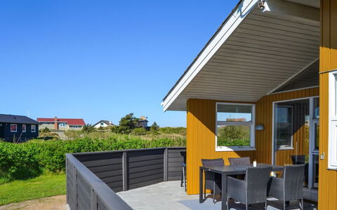Elsbeth - 500M from the Sea: Bois, Domicile, Maison, Toit, Porche, Architecture, Zone Résidentielle, Siding, Chalet, Ombre