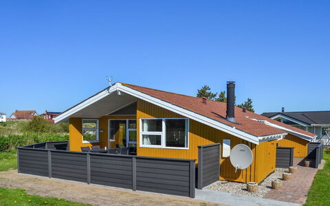 Elsbeth - 500M from the Sea: Maison, Toit, Domicile, Chalet, Siding, Ombre, Porche, Batiments Jardin