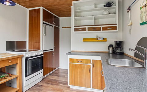 Christian - 3.5Km from the Sea: Cuisine, Comptoir, Principaux Appliance, Appareil De Cuisine, Design Intérieur, Cabinetry, Sol, Bois, Meubles, Plafond
