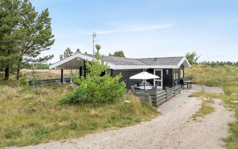 Ruzica - 3.9Km from the Sea: Bâtiment, Maison, Zone Résidentielle, Domicile, Arbuste, Toit, Chalet, Biens, Jardin