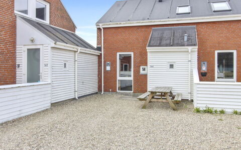 Héléne - 2.3Km from the Sea: Domicile, Toit, Maison, Porte, Chalet, Ombre, Jardin, Couverture De Sol, Porche, Cour