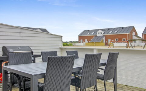 Héléne - 2.3Km from the Sea: Domicile, Toit, Maison, Porte, Chalet, Ombre, Jardin, Couverture De Sol, Porche, Cour