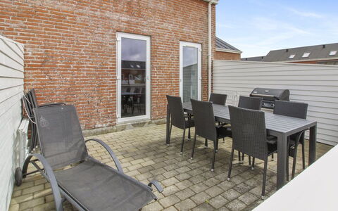 Héléne - 2.3Km from the Sea: Domicile, Toit, Maison, Porte, Chalet, Ombre, Jardin, Couverture De Sol, Porche, Cour