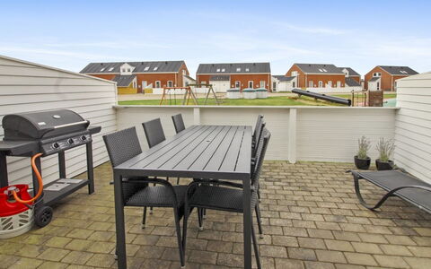 Héléne - 2.3Km from the Sea: Domicile, Toit, Maison, Porte, Chalet, Ombre, Jardin, Couverture De Sol, Porche, Cour