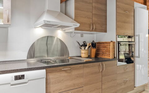 Patrizia - 1Km from the Sea: Cuisine, Meubles, Comptoir, Appareil De Cuisine, Cabinetry, Bois, Sol, Design Intérieur, Principaux Appliance, Électroménager