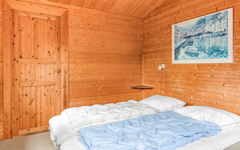 Patrizia - 1Km from the Sea: Bois, Chambre, Lit, Plafond, Drap De Lit, Literie, Pièce, Cadre De Lit, Cabane En Rondins, Dur