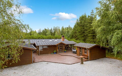 Patrizia - 1Km from the Sea: Bâtiment, Maison, Fenêtre, Domicile, Toit, Zone Résidentielle, Arbuste, Chalet, Lot Terre