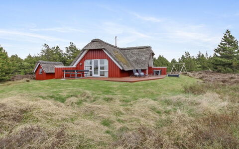 Dida - 3.1Km from the Sea: Chalet, Jardin, Siding, Batiments Jardin, Ombre, Cour, Arrière-Cour, Pelouse, Ferme, Aménagement Paysager