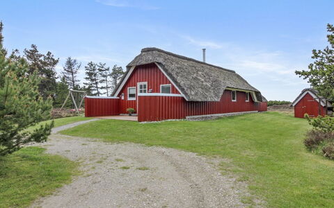 Dida - 3.1Km from the Sea: Chalet, Jardin, Siding, Batiments Jardin, Ombre, Cour, Arrière-Cour, Pelouse, Ferme, Aménagement Paysager