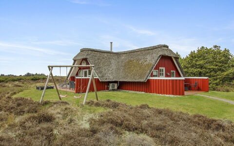 Dida - 3.1Km from the Sea: Chalet, Jardin, Siding, Batiments Jardin, Ombre, Cour, Arrière-Cour, Pelouse, Ferme, Aménagement Paysager