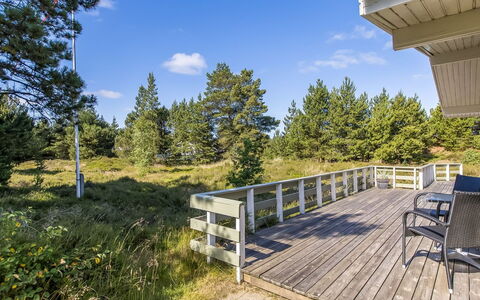 Silva - 3.9Km from the Sea: Domicile, Toit, Maison, Porte, Chalet, Ombre, Jardin, Couverture De Sol, Porche, Cour
