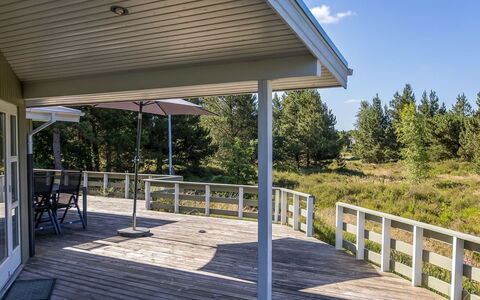 Silva - 3.9Km from the Sea: Domicile, Toit, Maison, Porte, Chalet, Ombre, Jardin, Couverture De Sol, Porche, Cour