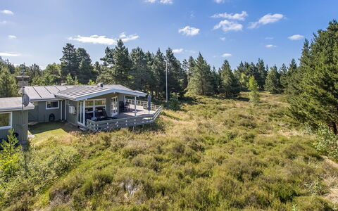 Silva - 3.9Km from the Sea: Domicile, Toit, Maison, Porte, Chalet, Ombre, Jardin, Couverture De Sol, Porche, Cour