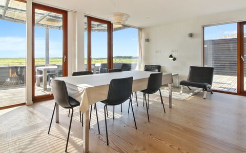 Merisa - 2.5Km from the Sea: Chalet, Domicile, Maison, Toit, Porche, Biens, Siding, Batiments Jardin, Ferme, Cour