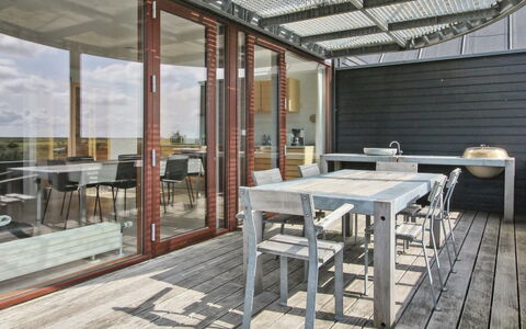 Merisa - 2.5Km from the Sea: Chalet, Domicile, Maison, Toit, Porche, Biens, Siding, Batiments Jardin, Ferme, Cour