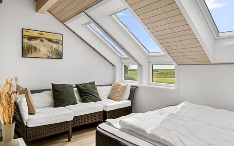 Drita - 2.3Km from the Sea: Chalet, Domicile, Maison, Toit, Porche, Biens, Siding, Batiments Jardin, Ferme, Cour