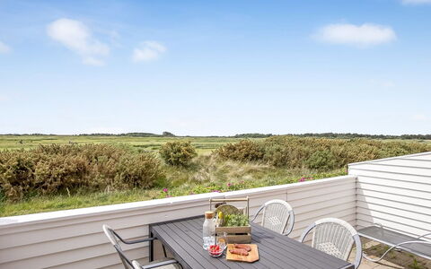 Drita - 2.3Km from the Sea: Herbe, Arbuste, Maison, Jardin, Domicile, Chalet, Lot Terre, Pelouse, Couverture De Sol