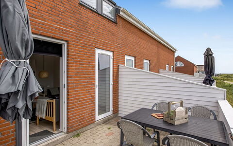 Drita - 2.3Km from the Sea: Herbe, Arbuste, Maison, Jardin, Domicile, Chalet, Lot Terre, Pelouse, Couverture De Sol