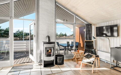 Hermandine - 700M from the Sea: Domicile, Chalet, Siding, Porche, Cabanon, Plate-Forme, Dur, Cabane En Rondins, Batiments Jardin, Ombre