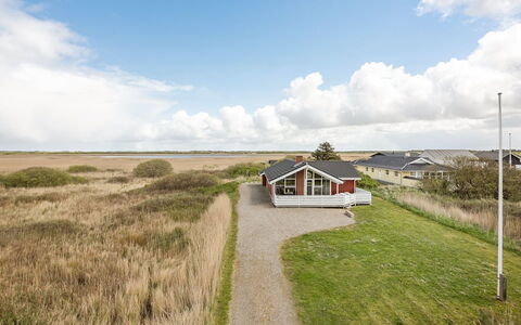 Hermandine - 700M from the Sea: Toit, Maison, Lot Terre, Domicile, Chalet, Biens, Batiments Jardin, Ombre, Cabane En Rondins, Aménagement Paysager